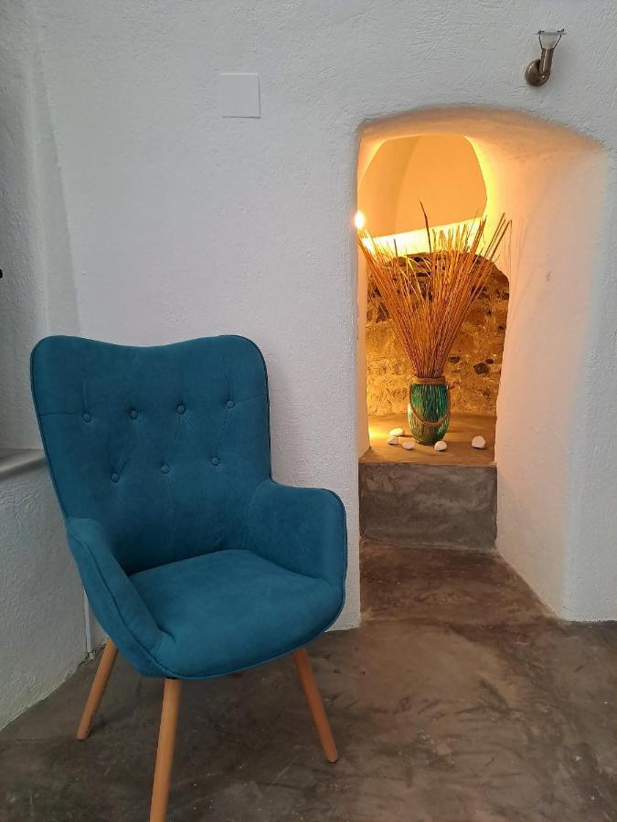 Navita Cave Fira (Santorini)